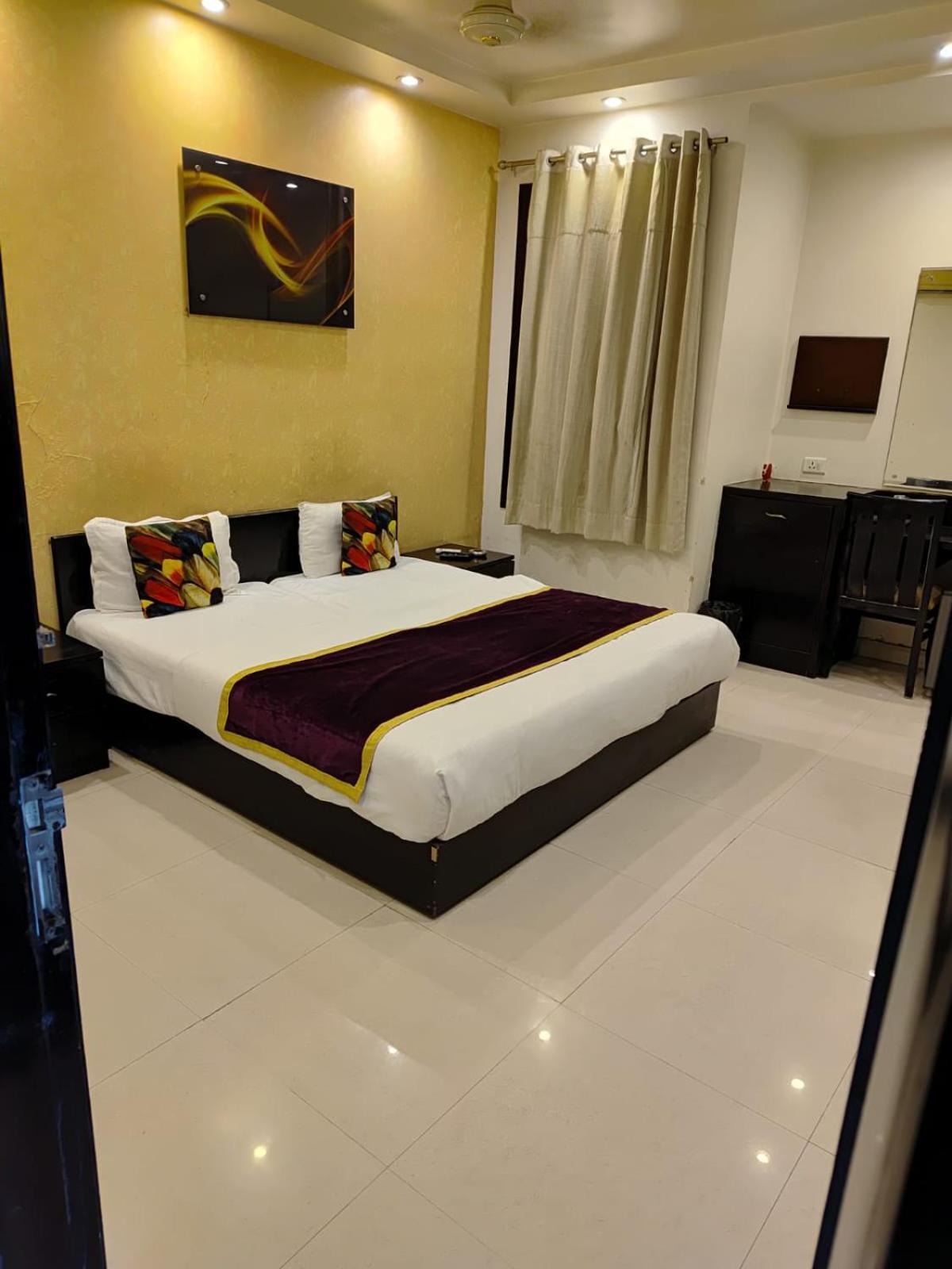 Hotel Paschim Vihar Delhi Zewnętrze zdjęcie