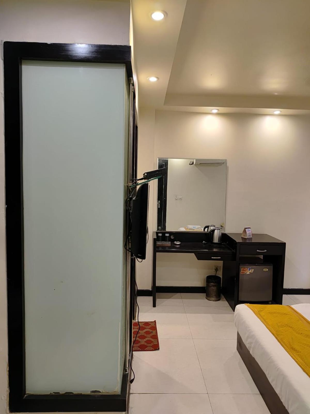 Hotel Paschim Vihar Delhi Zewnętrze zdjęcie