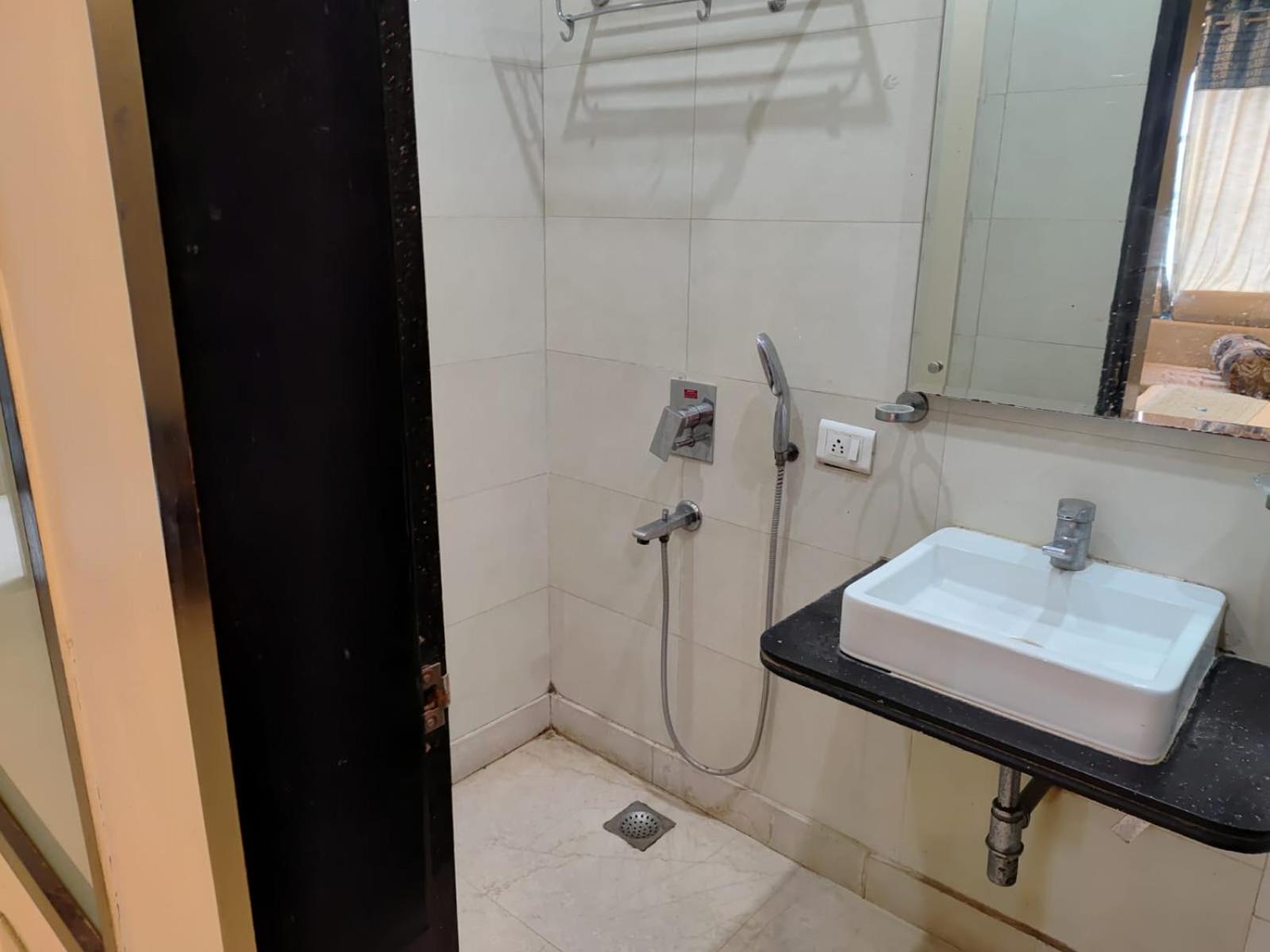 Hotel Paschim Vihar Delhi Zewnętrze zdjęcie