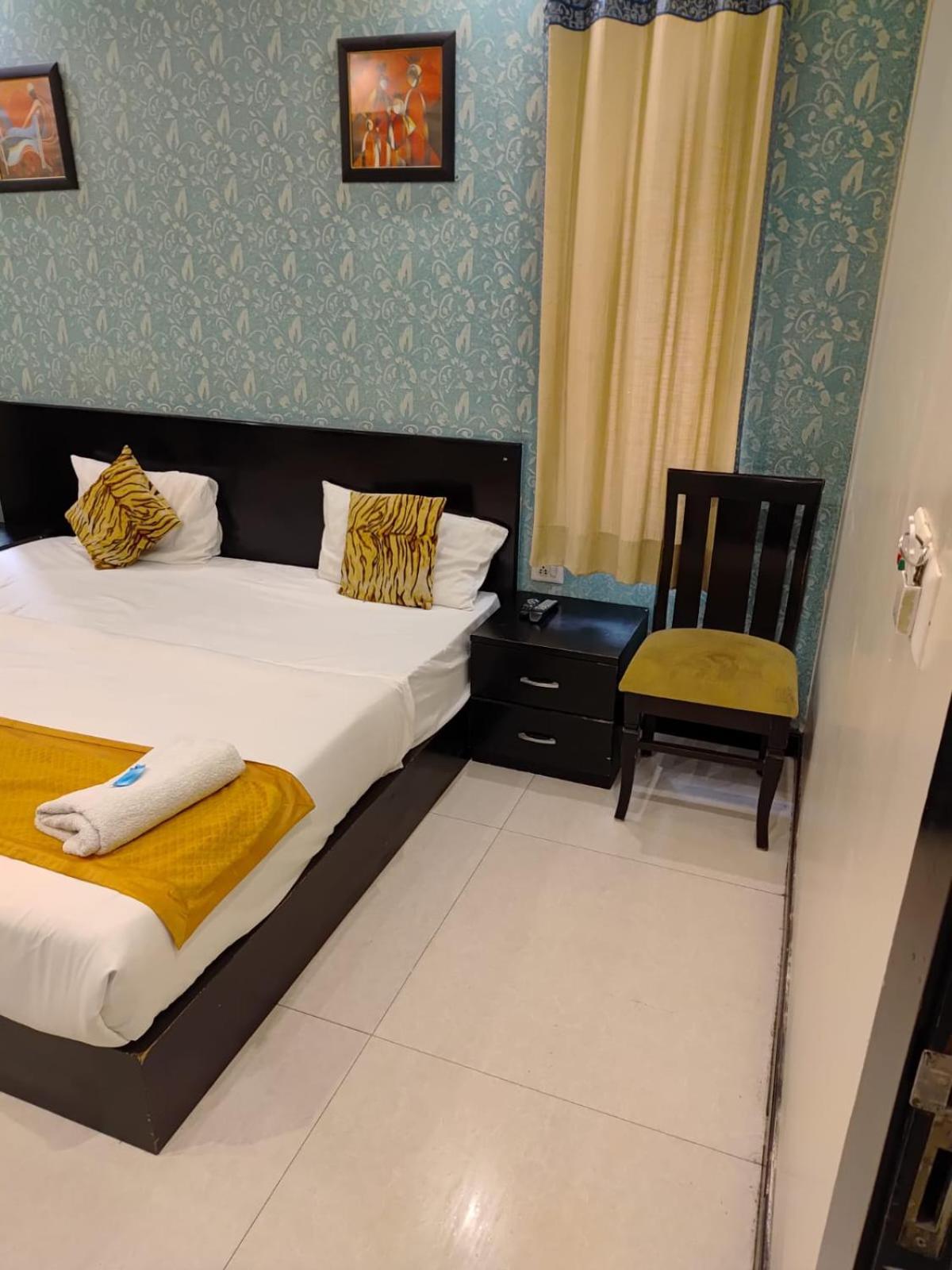 Hotel Paschim Vihar Delhi Zewnętrze zdjęcie