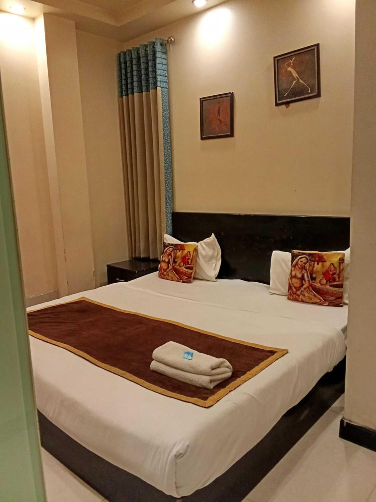 Hotel Paschim Vihar Delhi Zewnętrze zdjęcie