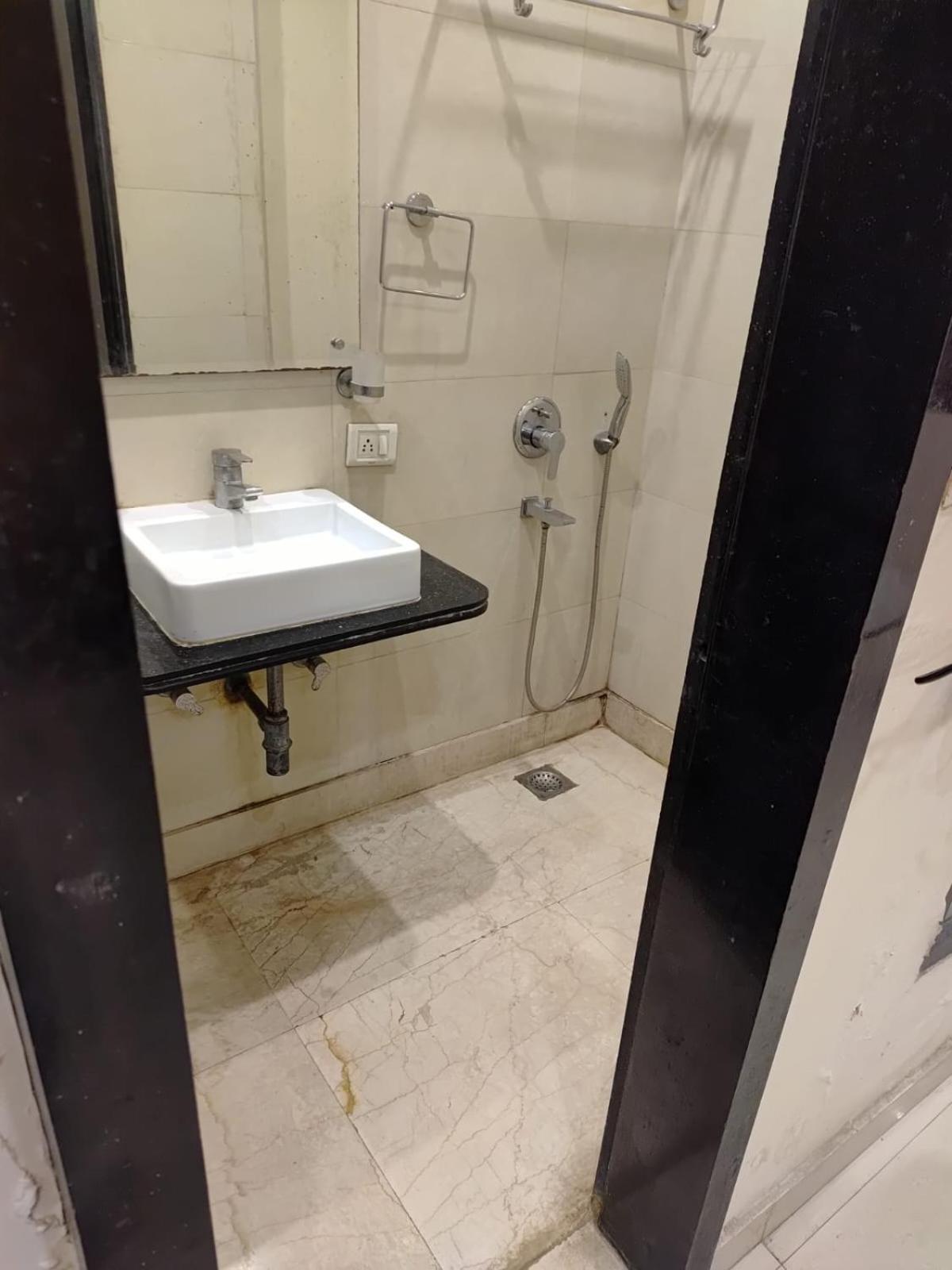 Hotel Paschim Vihar Delhi Zewnętrze zdjęcie