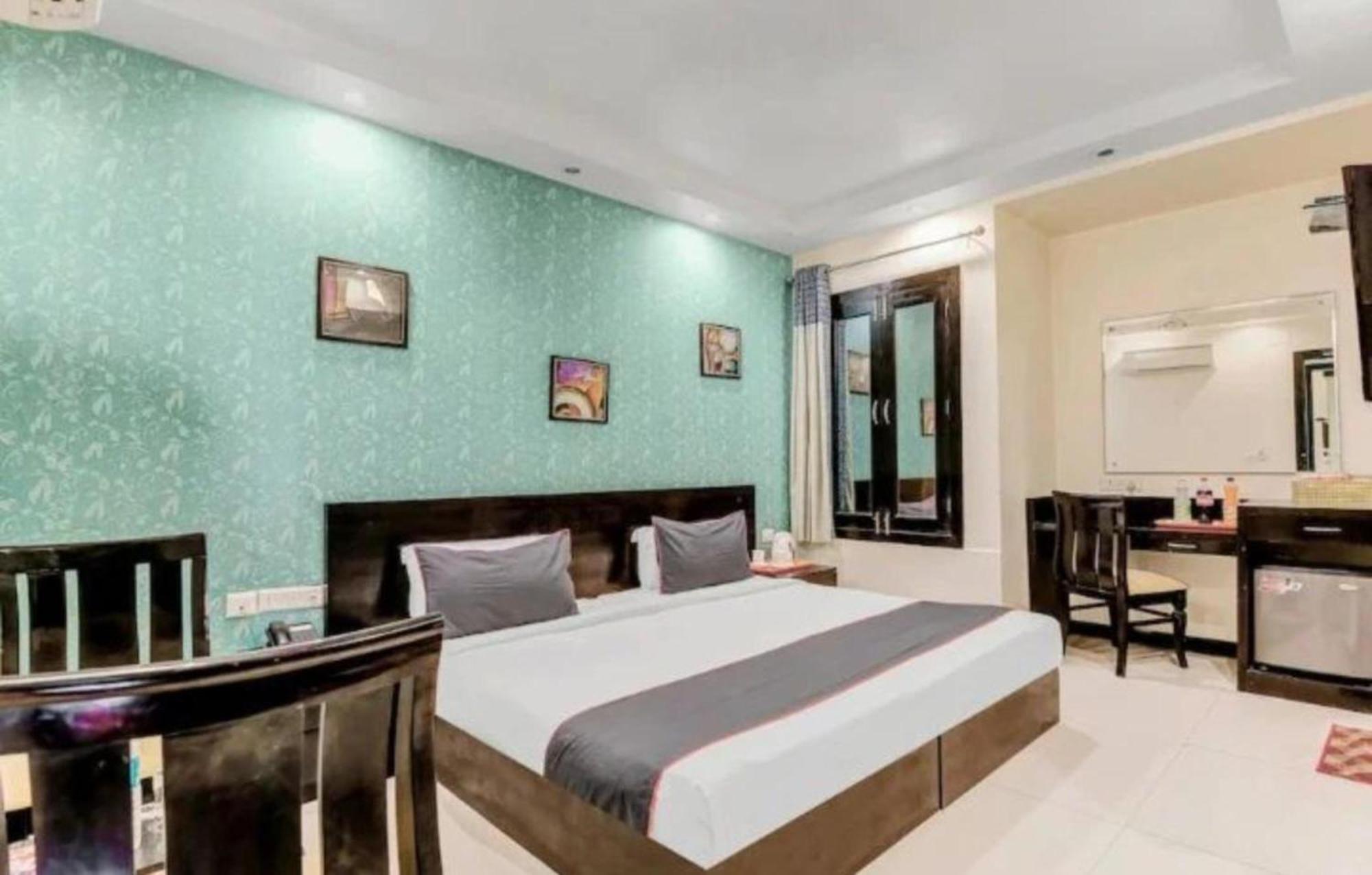 Hotel Paschim Vihar Delhi Zewnętrze zdjęcie