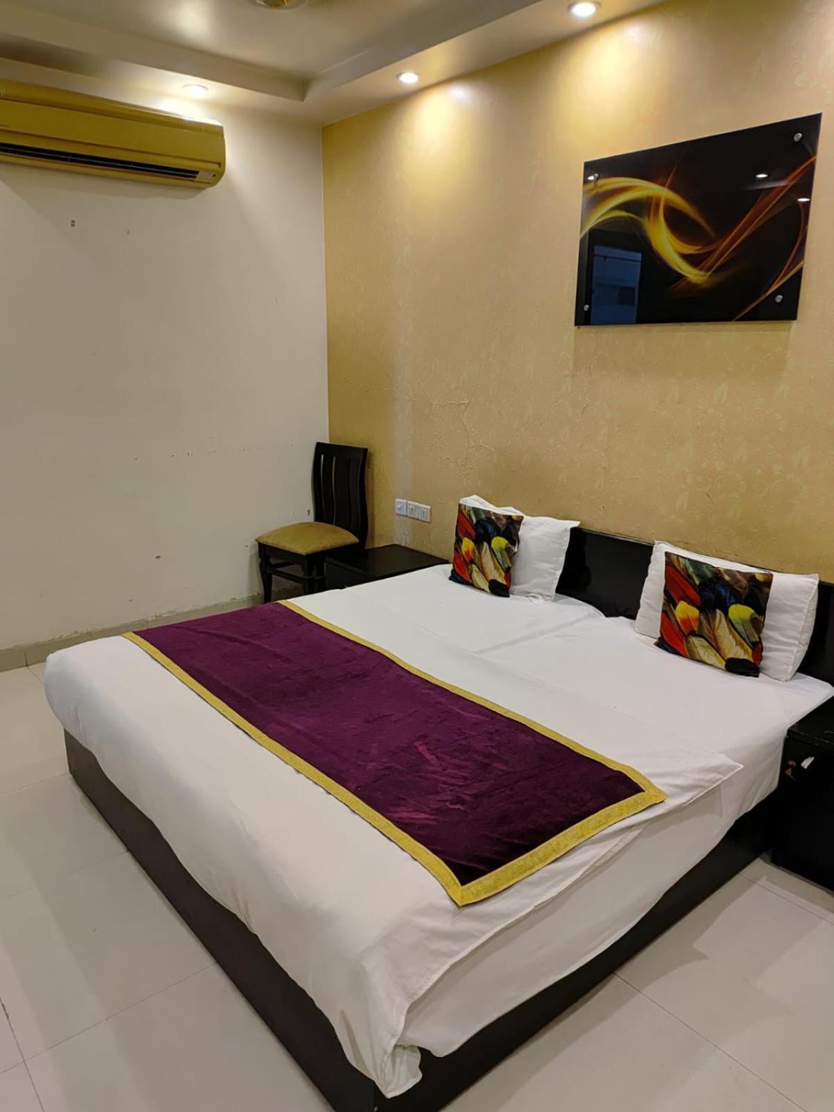 Hotel Paschim Vihar Delhi Zewnętrze zdjęcie