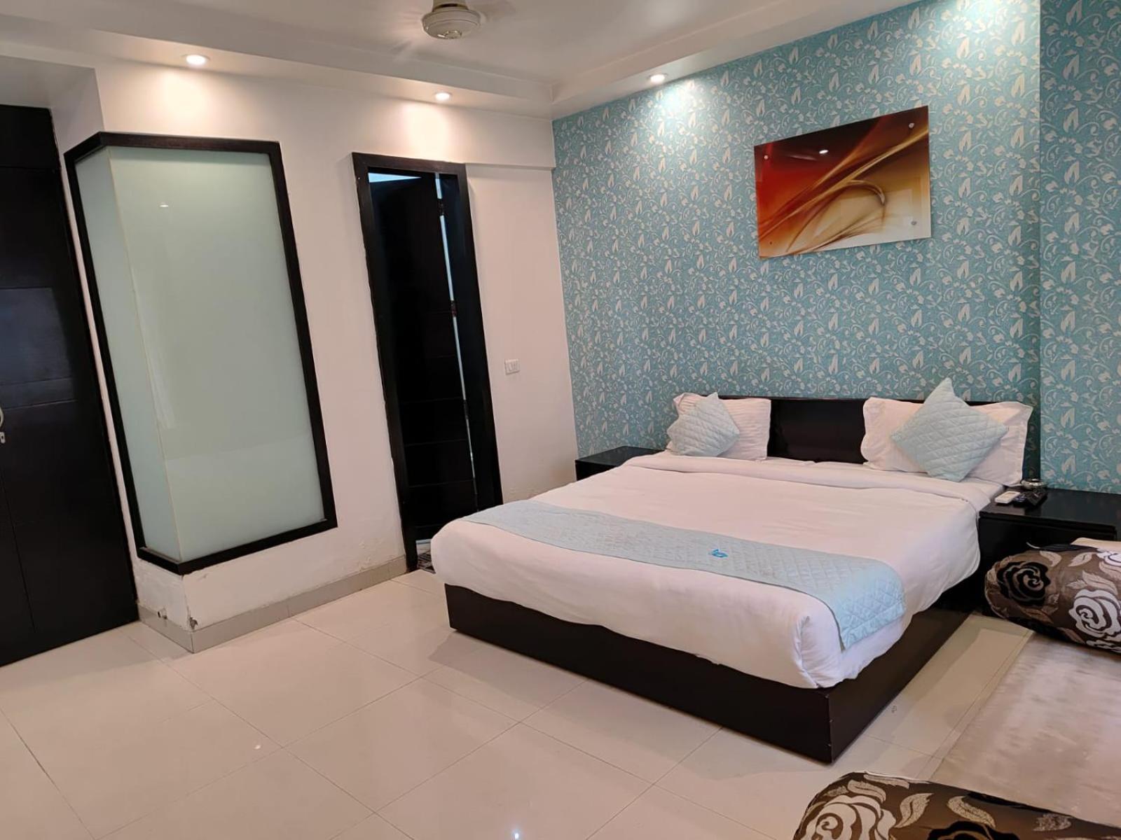 Hotel Paschim Vihar Delhi Zewnętrze zdjęcie